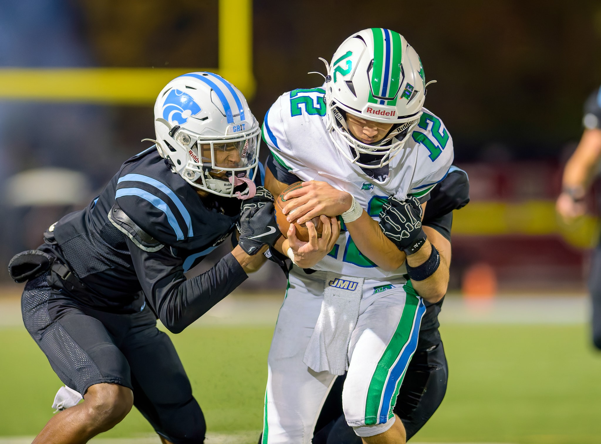 Seahawks receiver tackled by defender