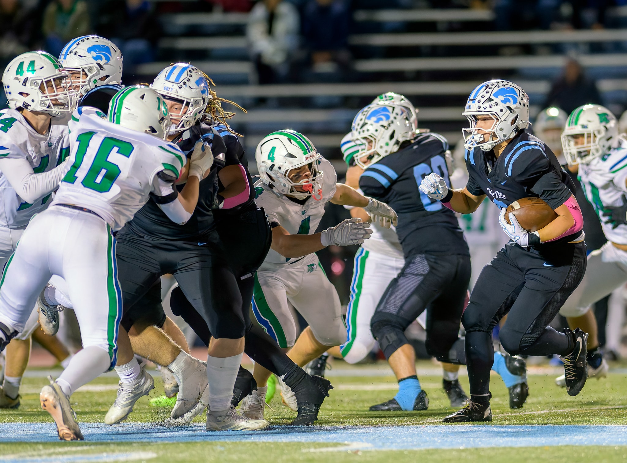 Centreville running back breaks through line